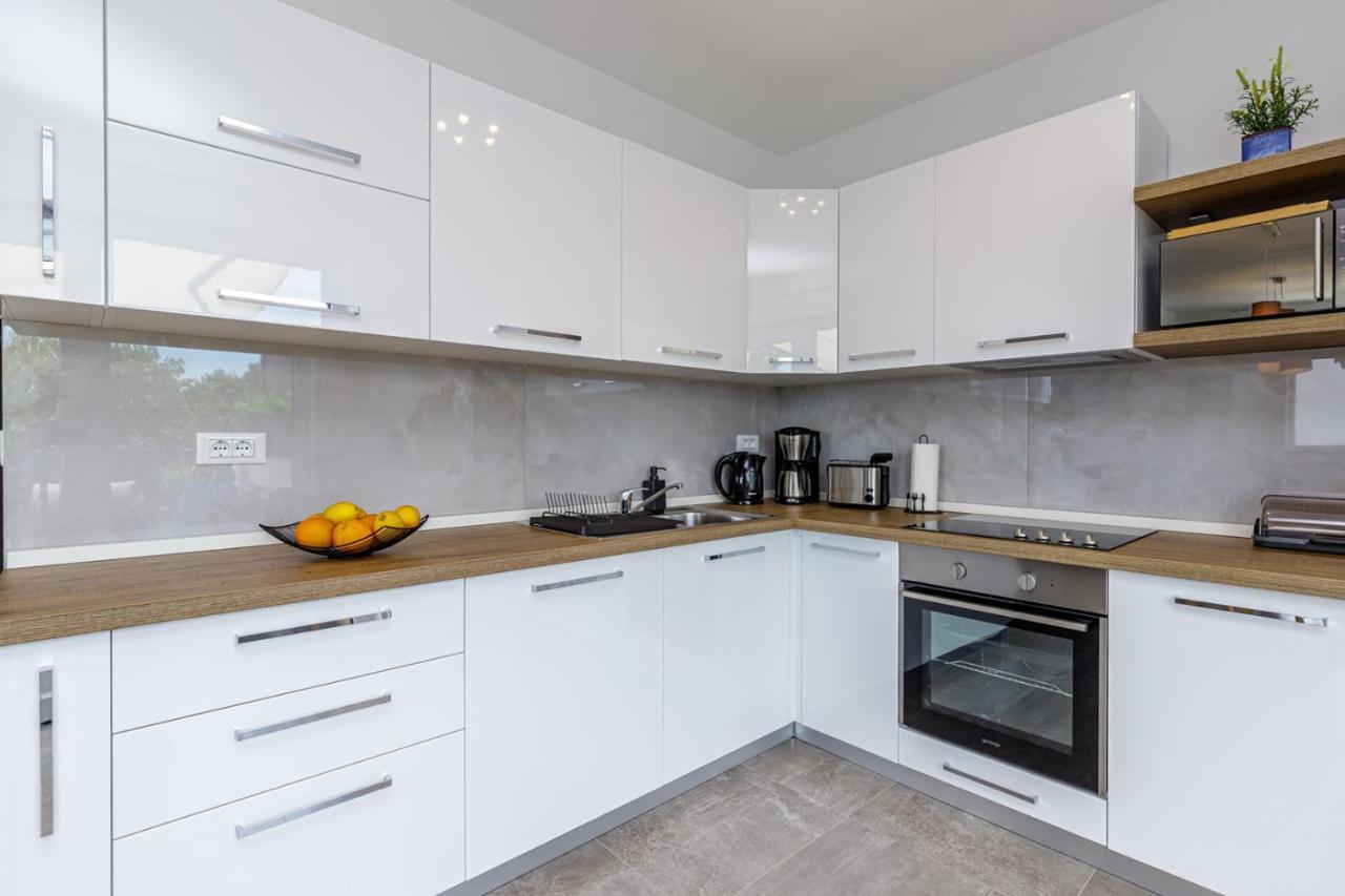 Sabena Apartment With Private Whirlpool Porec Ngoại thất bức ảnh